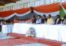 En tournée dans les communes de Bujumbura, Sindimwo relaie l’ultimatum de Nkurunziza