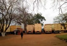 Muyinga: Des camions remorques bloqués en plein centre urbain