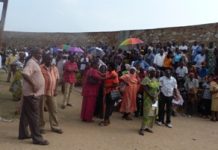 Inscription des bénéficiaires de parcelles près de l’ancien cotebu