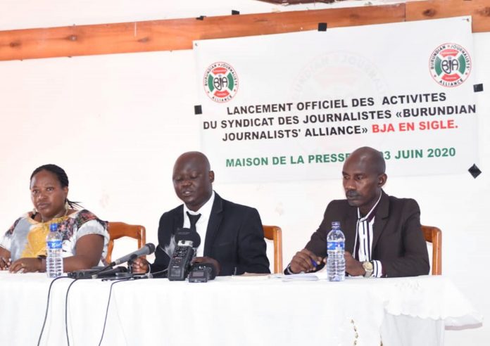 Photo article syndicat journalistes