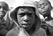 Les corvées, une solution pour les enfants en situation de rue?